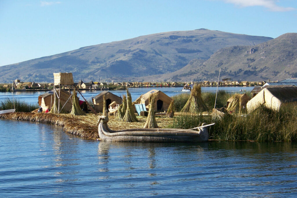 Située à 3827 M d'altitude, Puno est la porte du plus haut lac navigable du Monde. Le lac Titicaca. Berceau de l’empire Inca, vous allez en prendre plein les yeux. Ses îles, ses cultures, son Folklore font de cette région un passage incontournable.