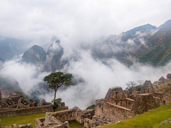 Machu Picchu et sa brume